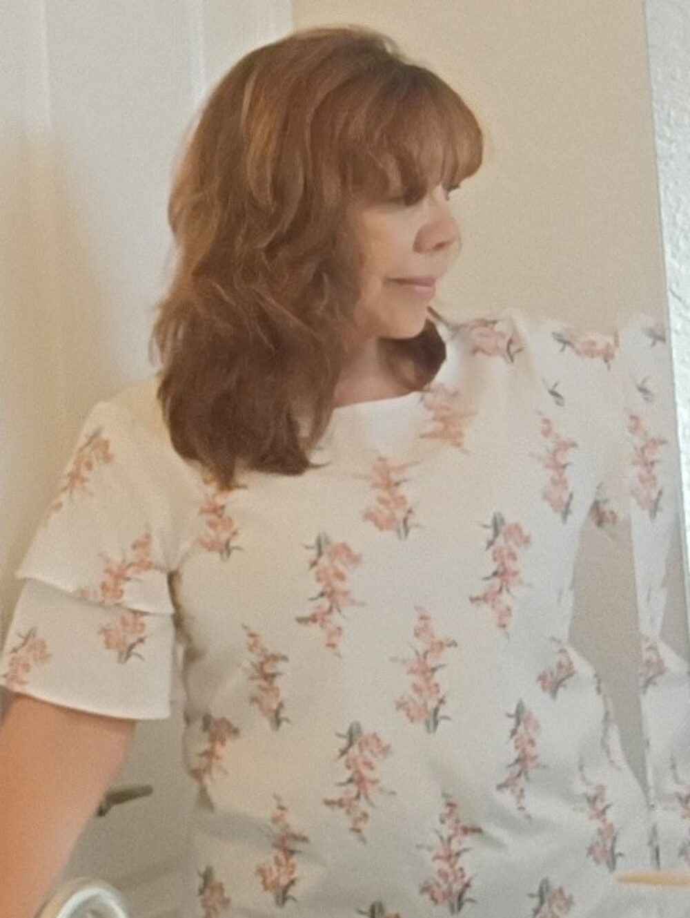 Ann Taylor Women’s  Red/PinkFloral Off White Ruffle Sleeve Top 100% Cotton Large